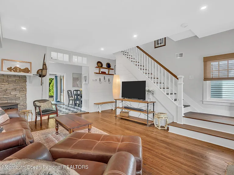 237 Bay Ave — Photo 11
