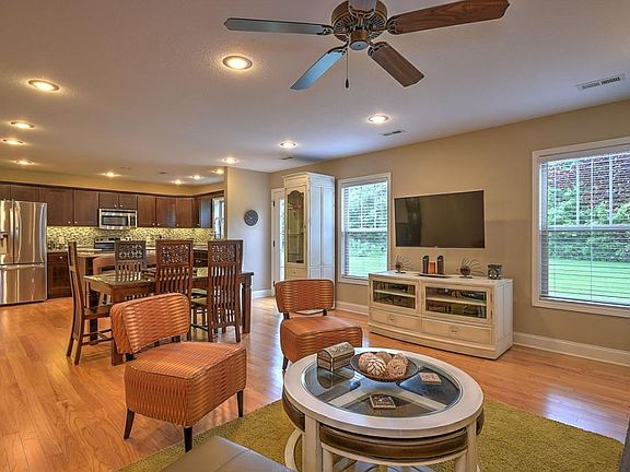 4th image of 1028 Aberlea Valley Cir