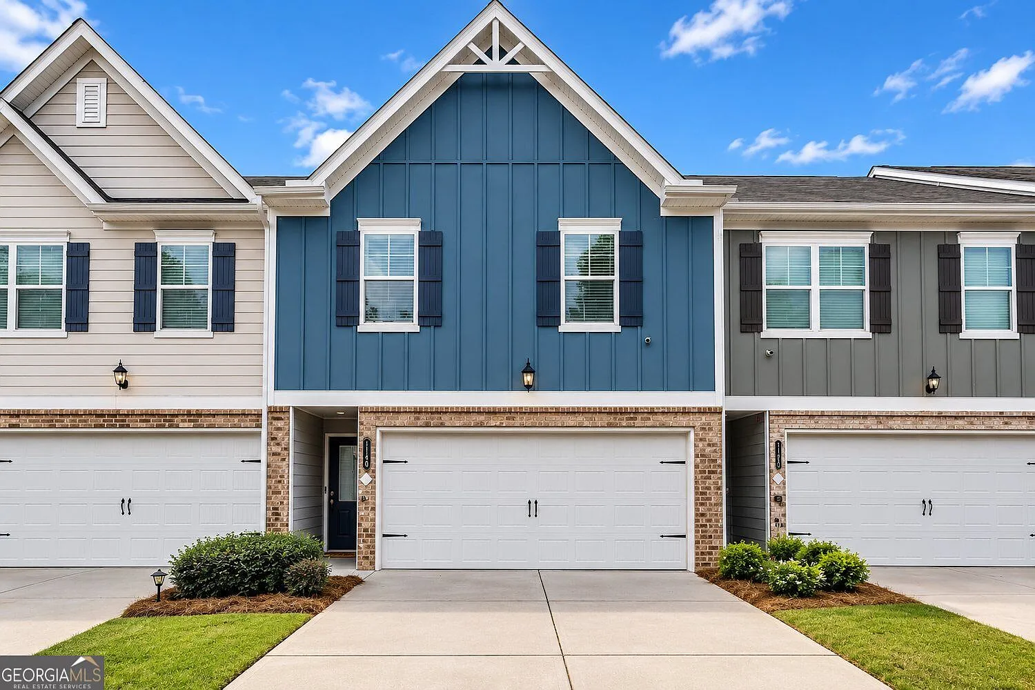 3 bed, 2.5 bath, 1600 sqft, $2,350 — Photo 1