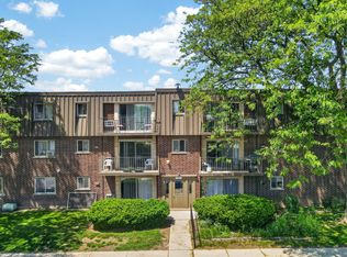 571 Fairway View Dr APT 3K, Wheeling, IL 60090
