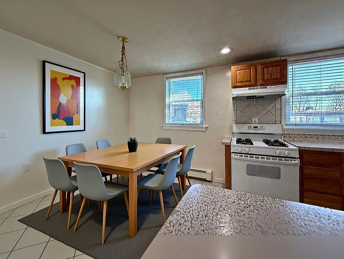 3 bed, 900 sqft, $2,795 — Photo 3