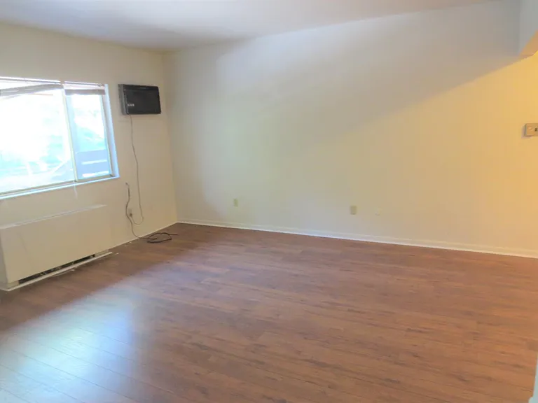 6350 Forward Ave #14 — Photo 8