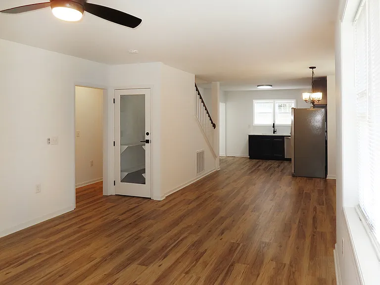 527 Cornelius St — Photo 4