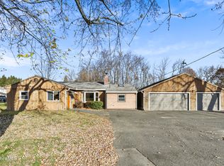 884 W Housatonic St, Pittsfield, MA 01201