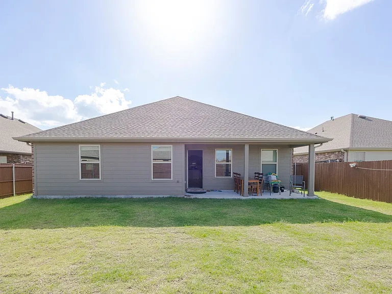 1205 Colonial Bluff Ln — Photo 35