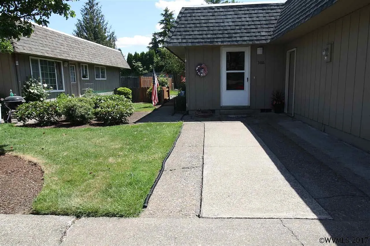 3486 Chiefs Ct NE photo 1