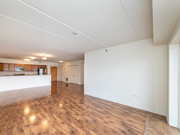5th image of 9864 Leland Ave Unit 410