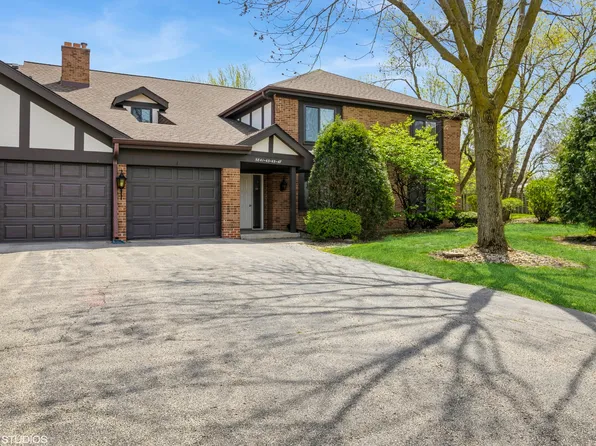 5843 Doe Cir #1, Westmont, IL 60559