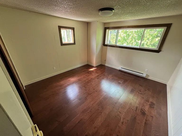 NW bedroom