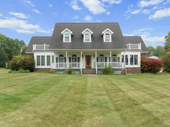 5700 Jankow Rd, Algonac, MI 48001