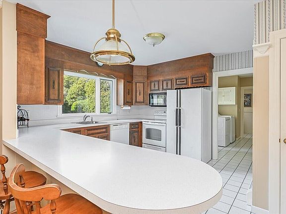 5th image of 161 Springer Ln