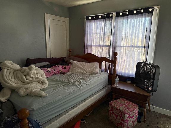 4th image of 741 S Lake St