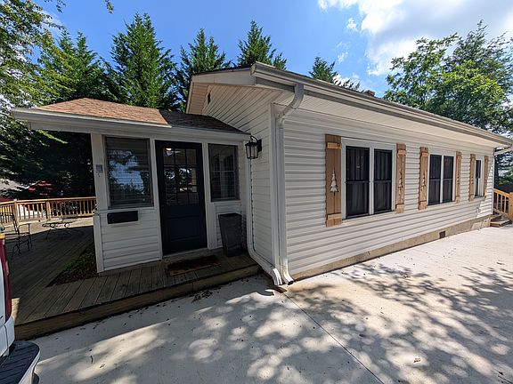 3rd image of 604 Yarborough St
