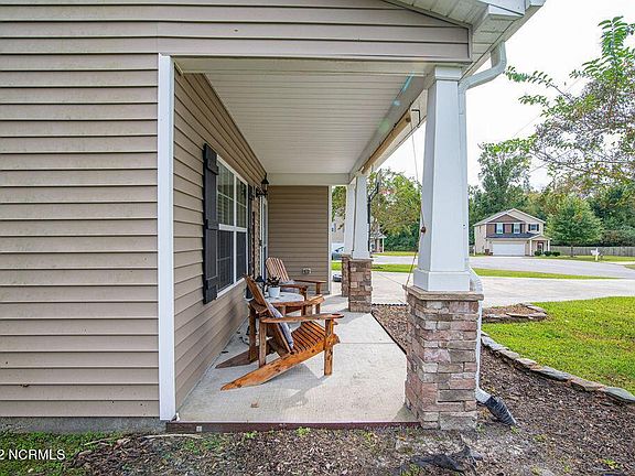 3rd image of 529 Shelmore Ln