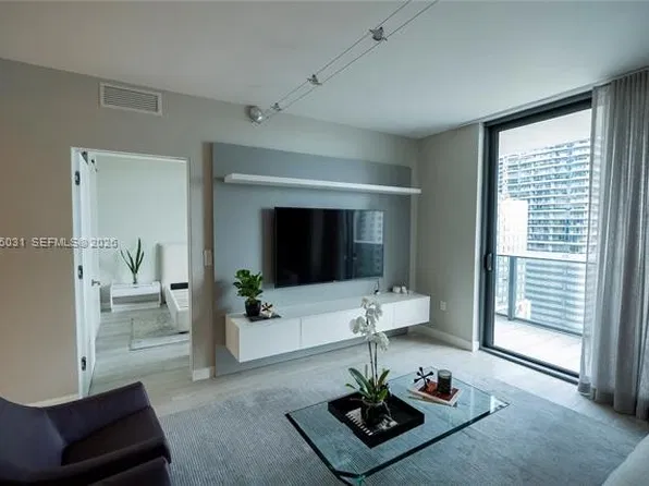 45 SW 9th St APT 1705, Miami, FL 33130