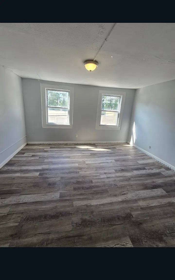 3 bed, $2,200 — Photo 3
