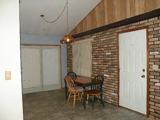 5th image of 1211 Briar Ln