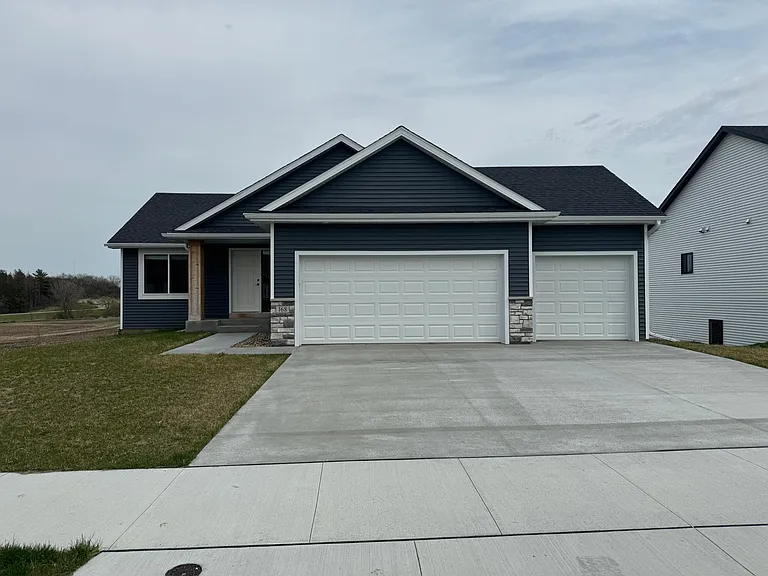 168 Stonelake Dr SE — Photo 1