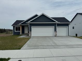 168 Stonelake Dr SE, Rochester, MN 55904