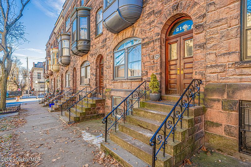 4th image of 214 Lancaster Street