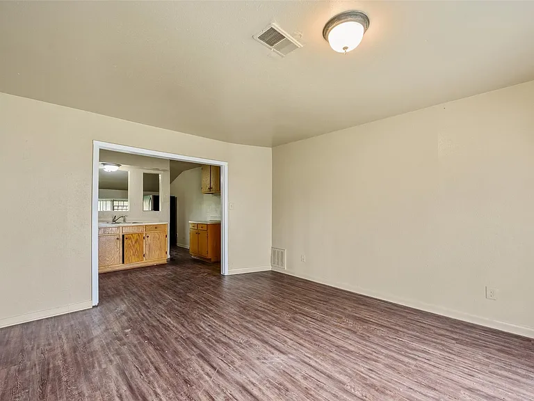 5503 S Acres Dr — Photo 7