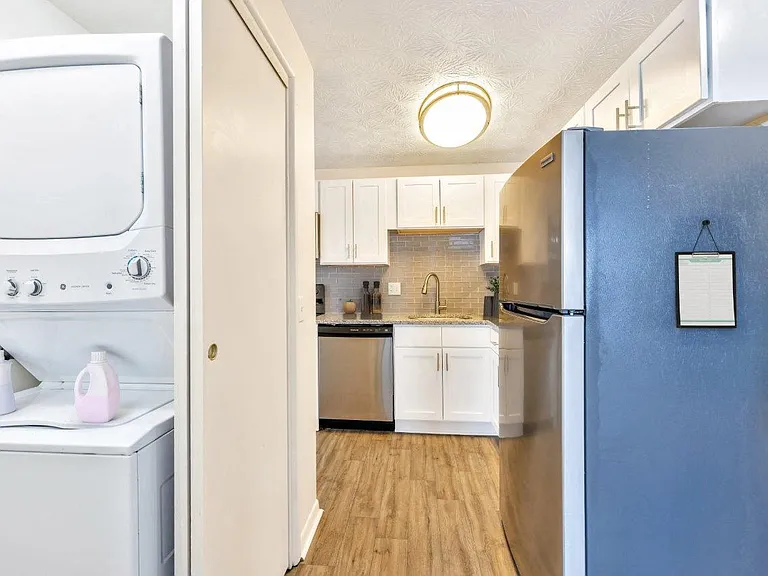 Webster Manor Apartment Homes — Photo 2
