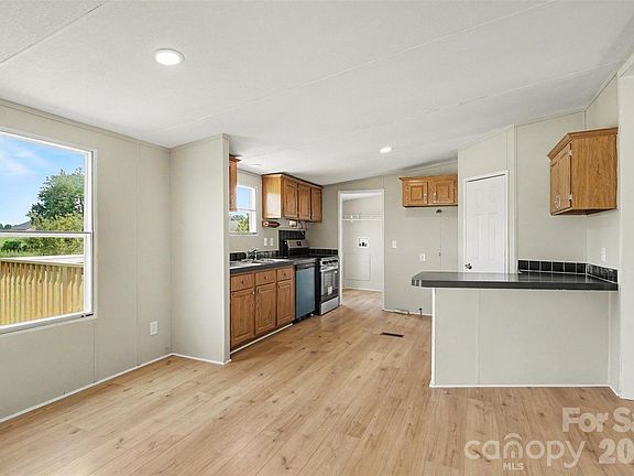 4th image of 2721 New Salem Rd
