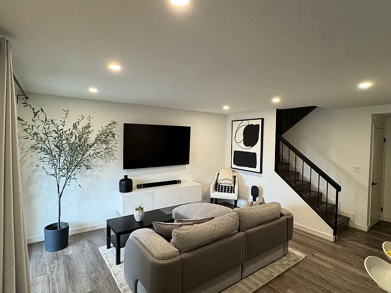 8004 Woodland Dr — Photo 1