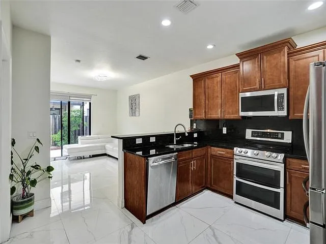 8768 NW 98th Ave — Photo 18