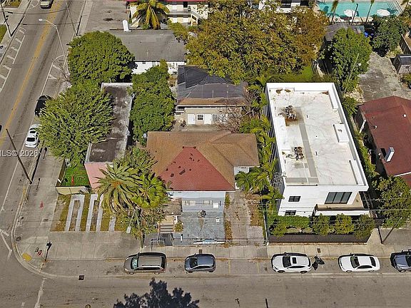 4th image of 767 SW 2nd St