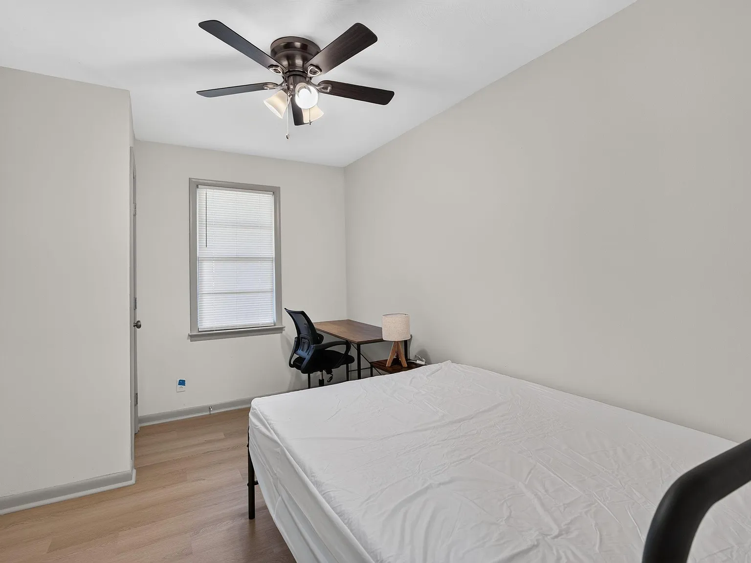 4 bed, 2.5 bath, 1672 sqft, $663 — Photo 1