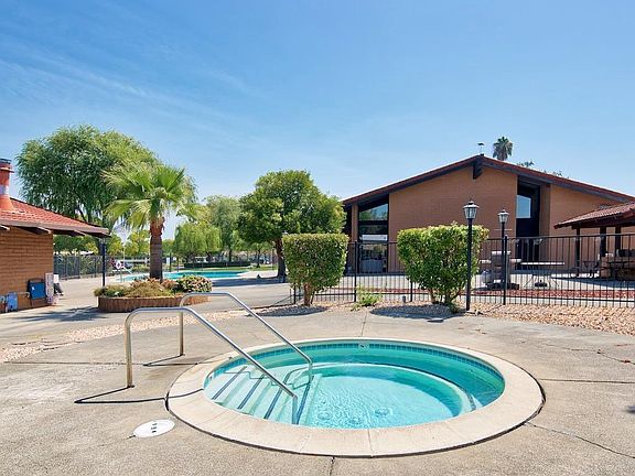 3rd image of 702 Seville Way