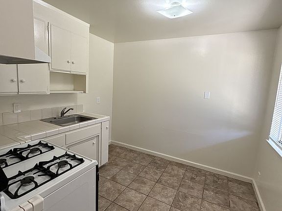 4th image of 938 N A St APT C