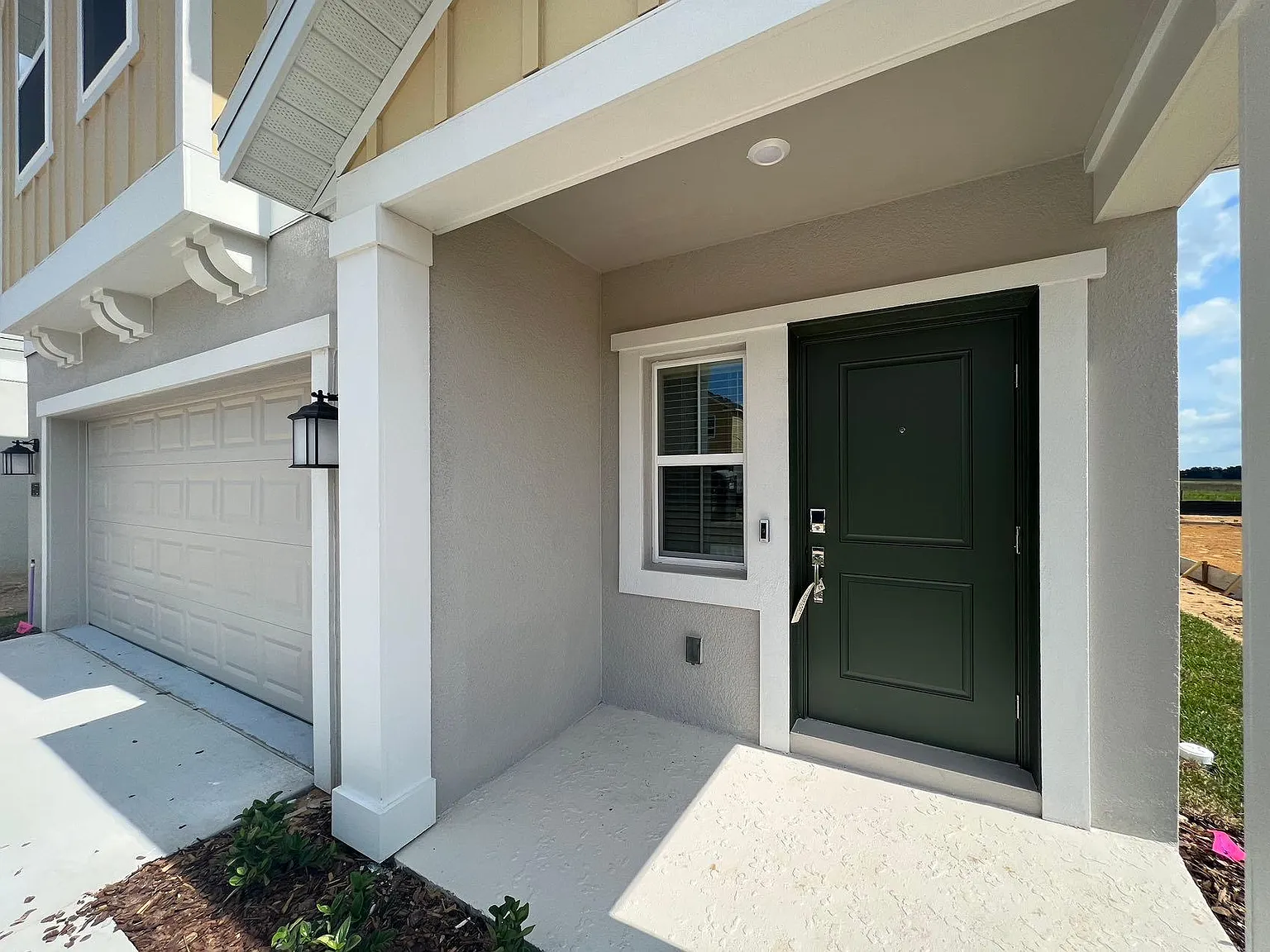 4 bed, 2.5 bath, 2240 sqft, $2,400 — Photo 3