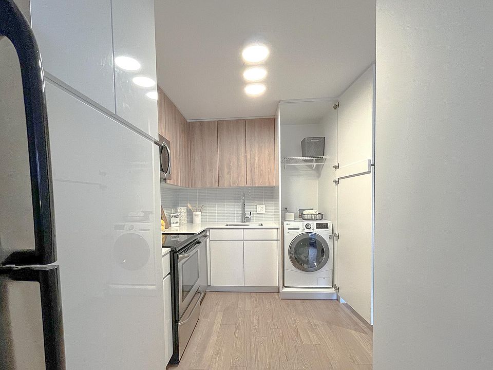 1st image of 2624 N Clark St #503R