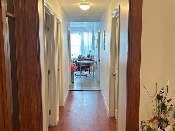5th image of 2547 Irving St #2547