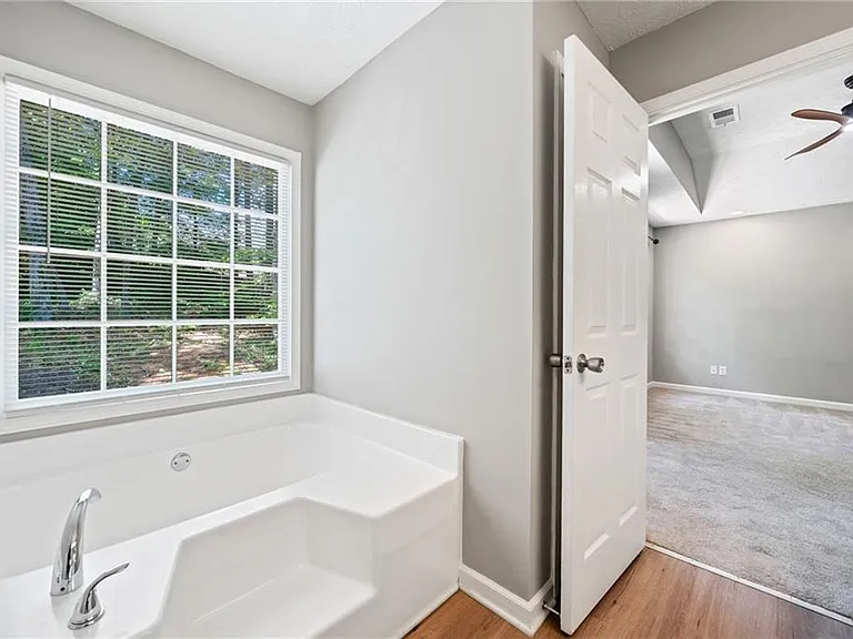 5590 Princeton Oaks Dr — Photo 41