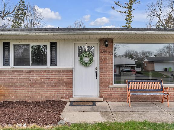 4th image of 41772 Aspen Dr