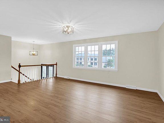 3rd image of 2 Courtleigh Pl