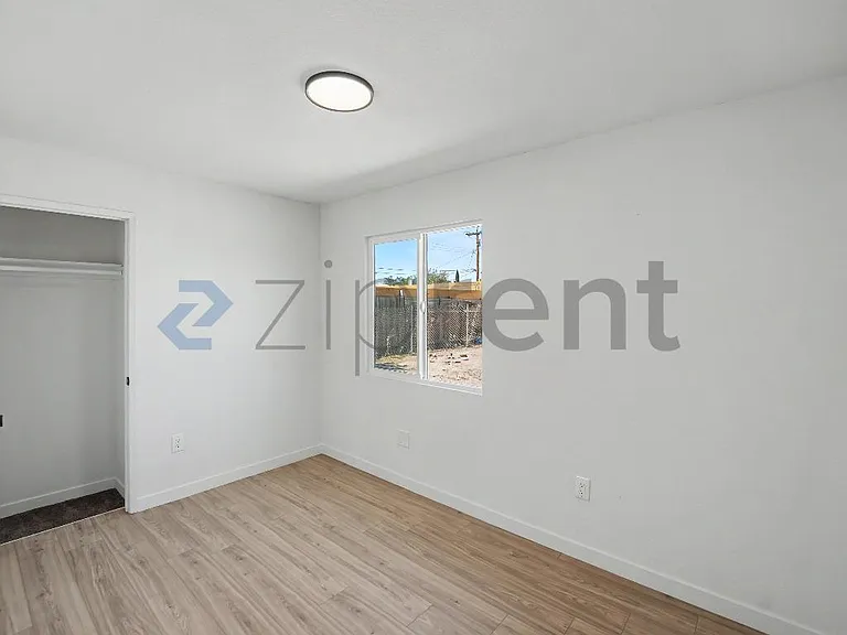 2829 Laurel St — Photo 11