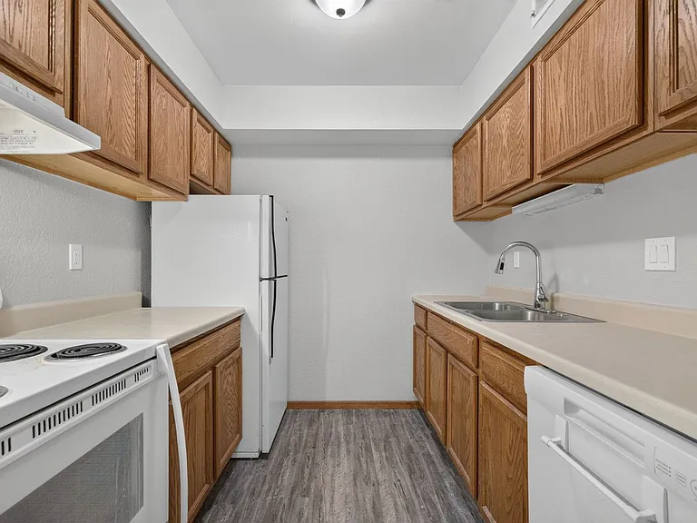 Hollow Hills Apartments — Photo 101