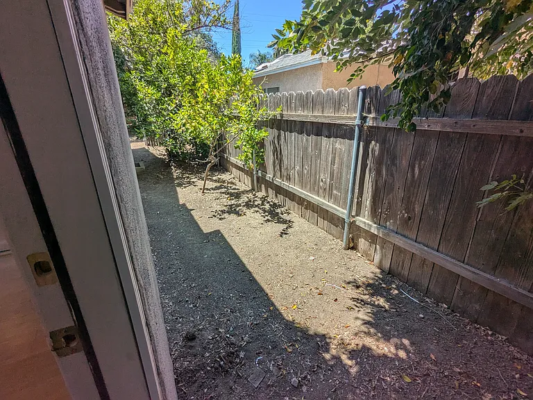 19422 Archwood St — Photo 86