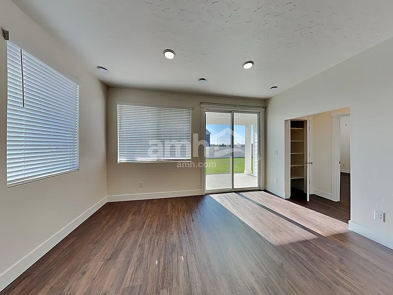 1336 N Alderleaf Ave — Photo 6