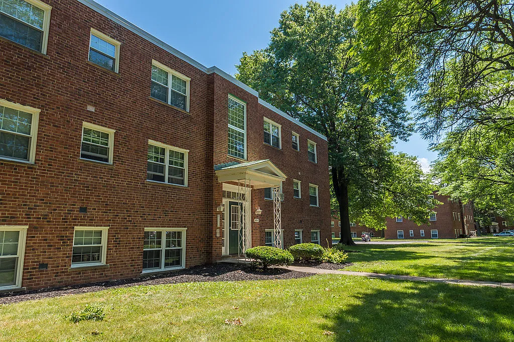 Broadview Gardens Apartments — Photo 1