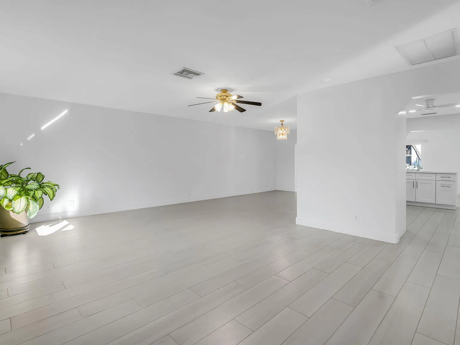 3 bed, 2.0 bath, 1838 sqft, $4,200 — Photo 3