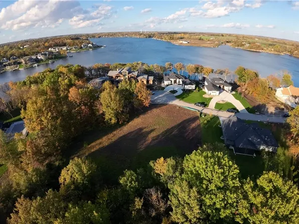 15 Tahoma Rdg, Lake Winnebago, MO 64034