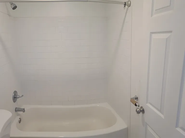 835 Livingston St — Photo 11