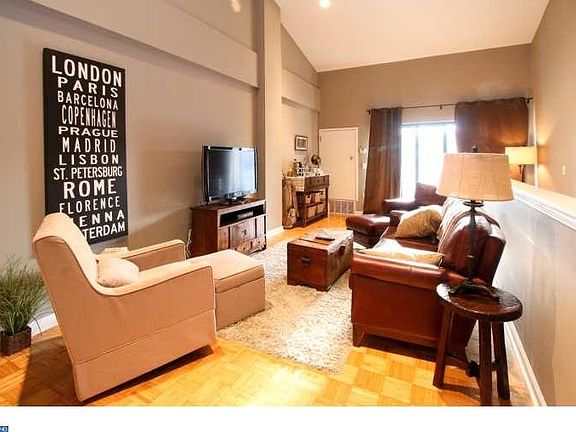 4th image of 2 Leverington Ave Penthouse 13