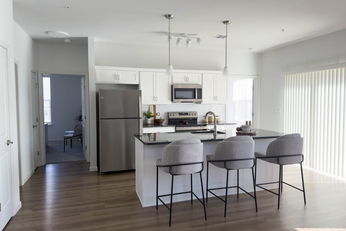 The modern kitchens at Briar Ridge Commons feature stainless steel appliances, granite countertops, and island sink and breakfast bar.