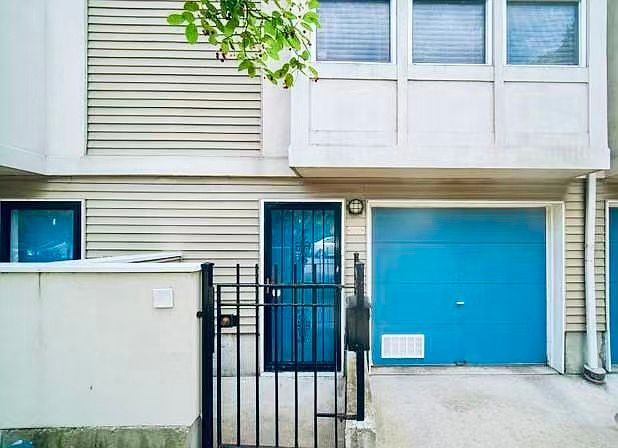 1st image of 1009 E 61st St